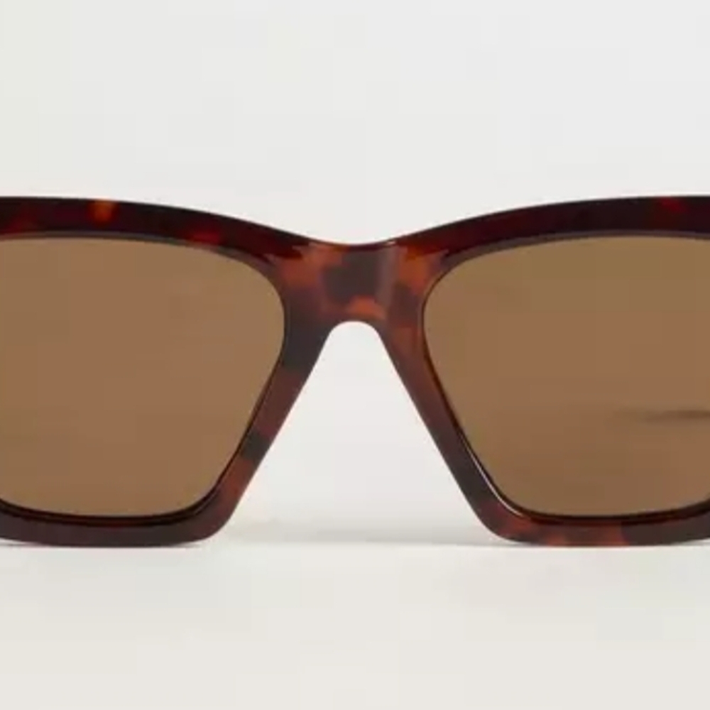 Elegant Tortoise Shell Sunglasses